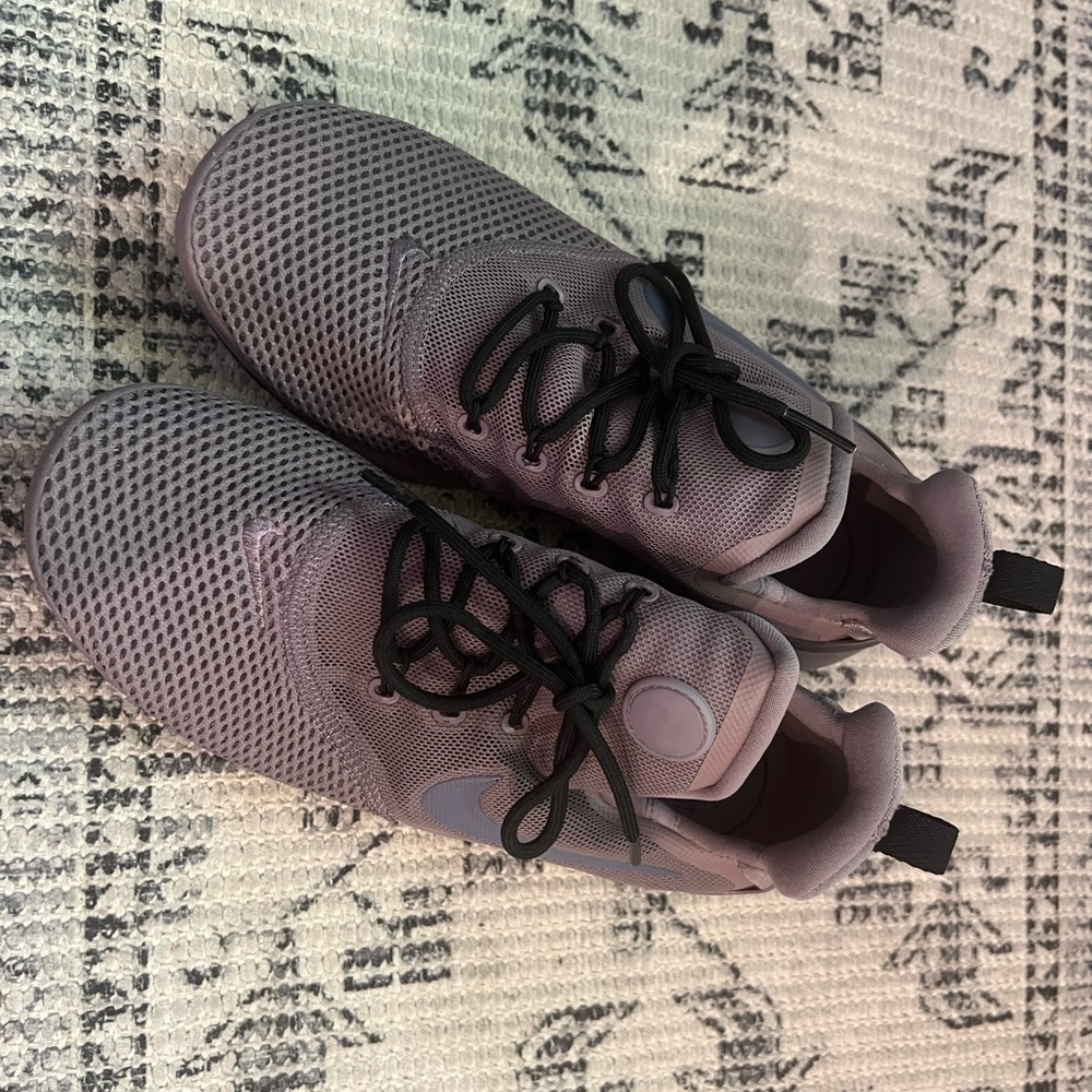 Nike - Picture 3 of 3